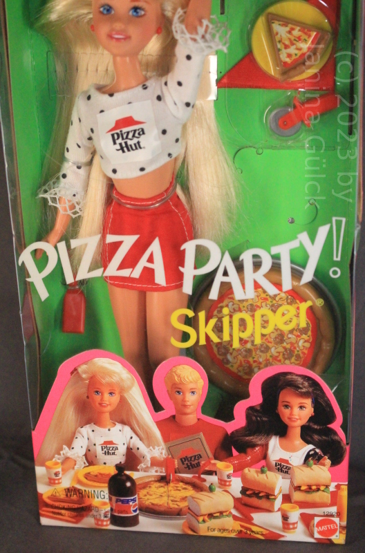 Have a look at the 90s outfit from Pizza Party Skipper, she reminds me totally of the 1990s like in the movie "Clueless"