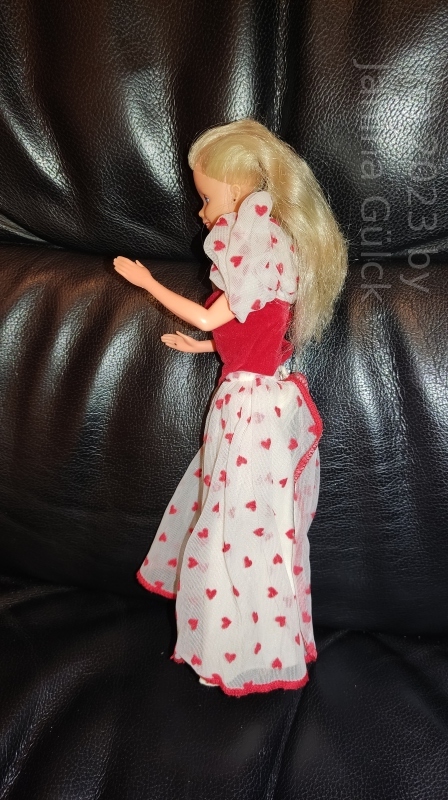 Left side of Corazon Barbie, also missing some hair here but hair has still original length