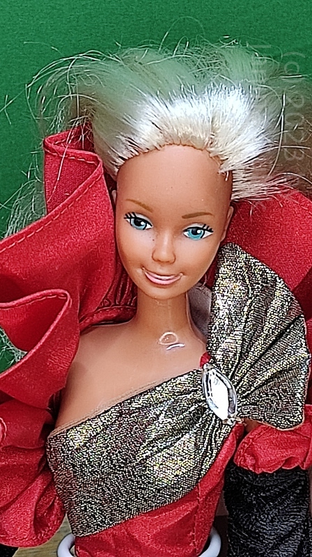 Hard to find aerobica barbie with blonde hair and blue-greenish eyes and a platinum blonde mane