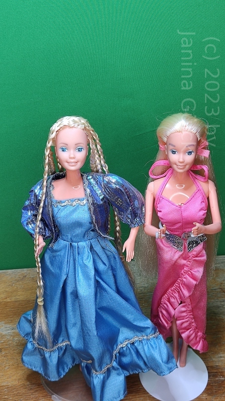 My two Spanish Treinzados magicos Barbie dolls, two very different dolls although it's the same Twirly Curls doll