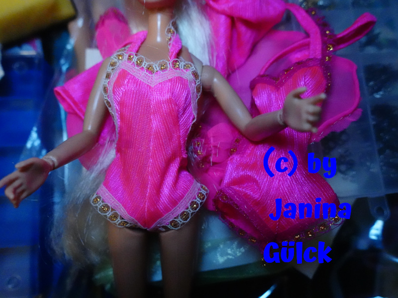 A Closer Look at the Rare Spanish “Secretos de Belleza” Outfit Variants: Differences, Quality, and Collector Value 3 Secretos de Belleza1 white lace1