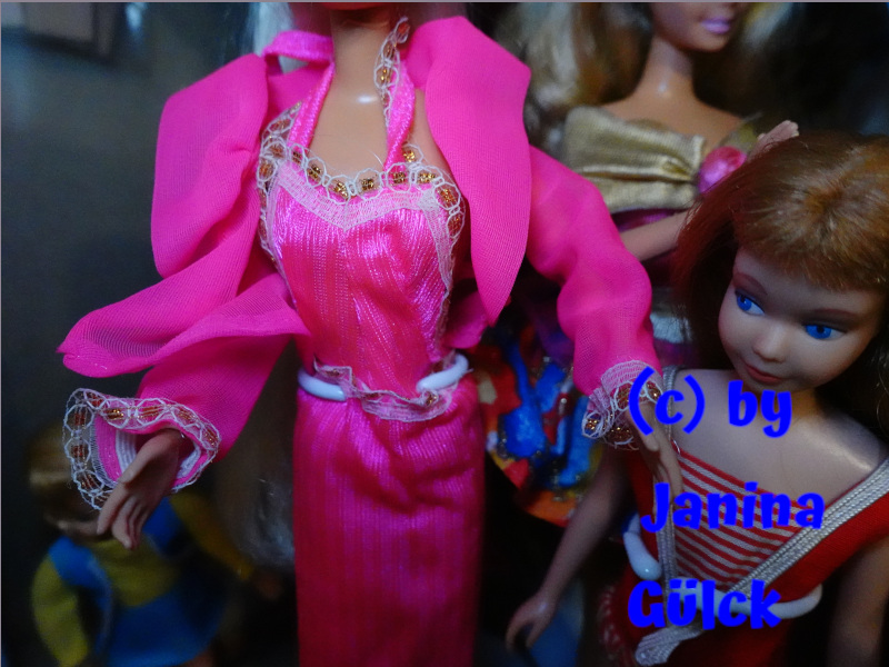 A Closer Look at the Rare Spanish “Secretos de Belleza” Outfit Variants: Differences, Quality, and Collector Value 4 Secretos de Belleza1 white lace4