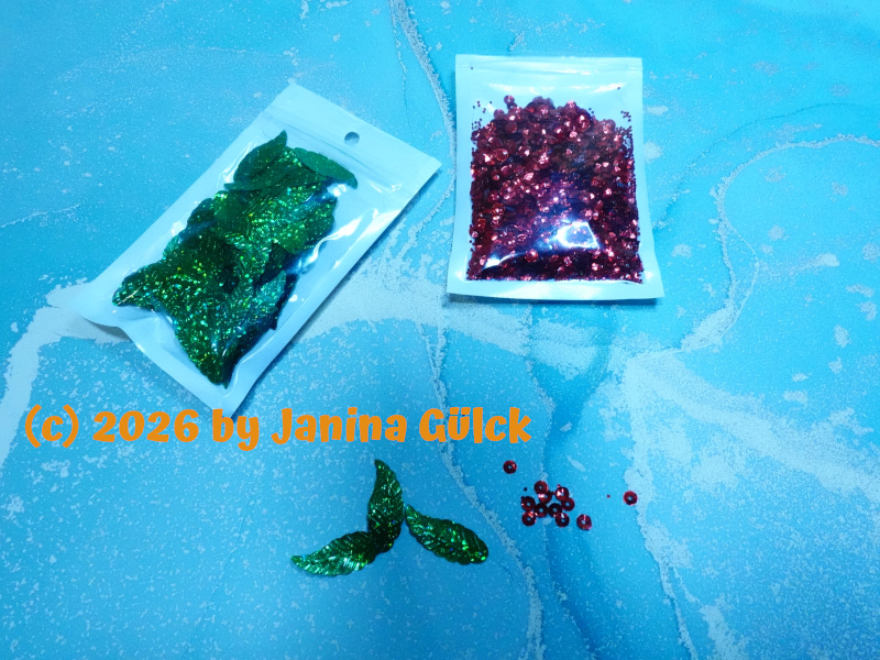 My initial Temu purchase - 1:6 scale 6 Holly leaves and berries