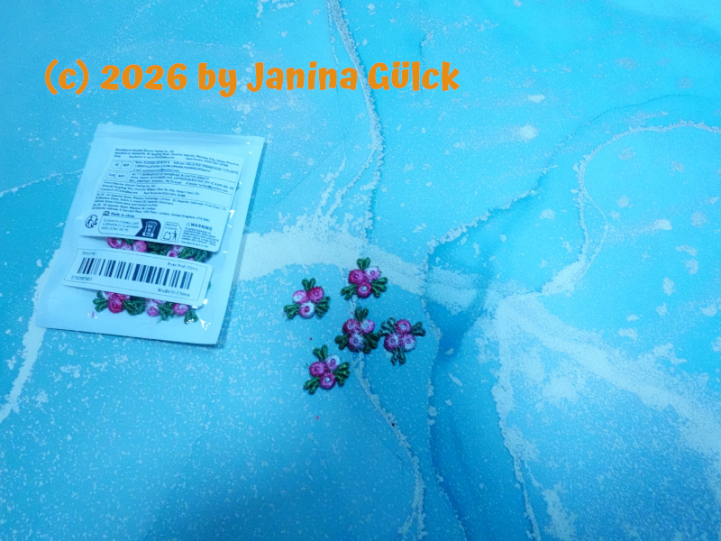 My initial Temu purchase - 1:6 scale 4 Small flowers