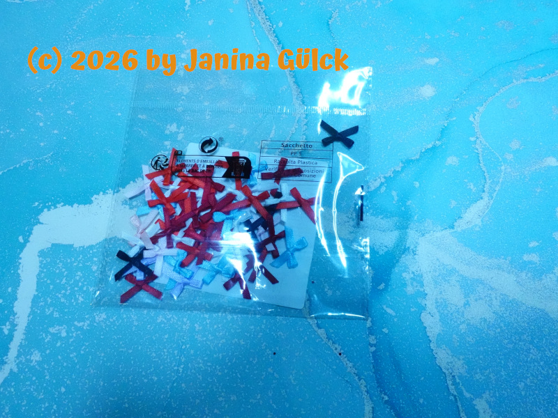 My initial Temu purchase - 1:6 scale 2 Little bows, 1:6 scale